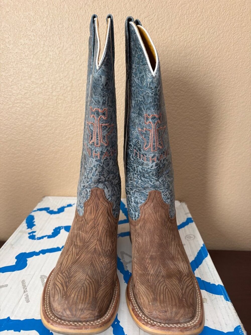 Tin Haul Boots Don't Ruffle My Feathers Angel Wing Women's Siz 6.5 Used w/Box - Picture 3 of 16